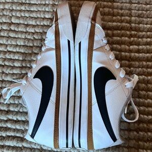 Women’s Nike Court Legacy